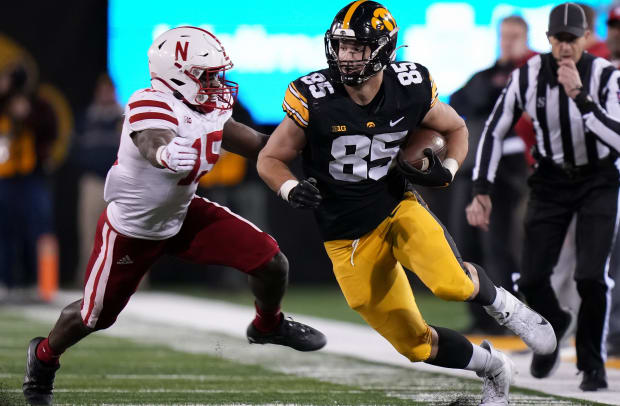 Ernest Hausmann and Luke Lachey 2022 Nebraska Iowa football USATSI_19502325